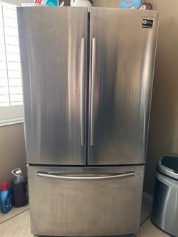 Samsung Refrigerator (READ BELOW)