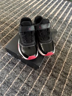 Jordan 11s CMFR low (1Y)