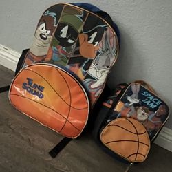 4 Backpacks And A Lunch Bag For 12$ Or 4$ Each