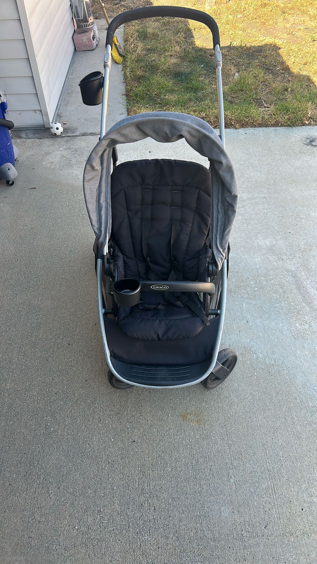 Graco Stroller With Car Seat And Car Seat Base For Car.