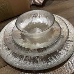 Z Gallerie Silver Starburst Glass Plates – Set of 24 – Excellent Condition