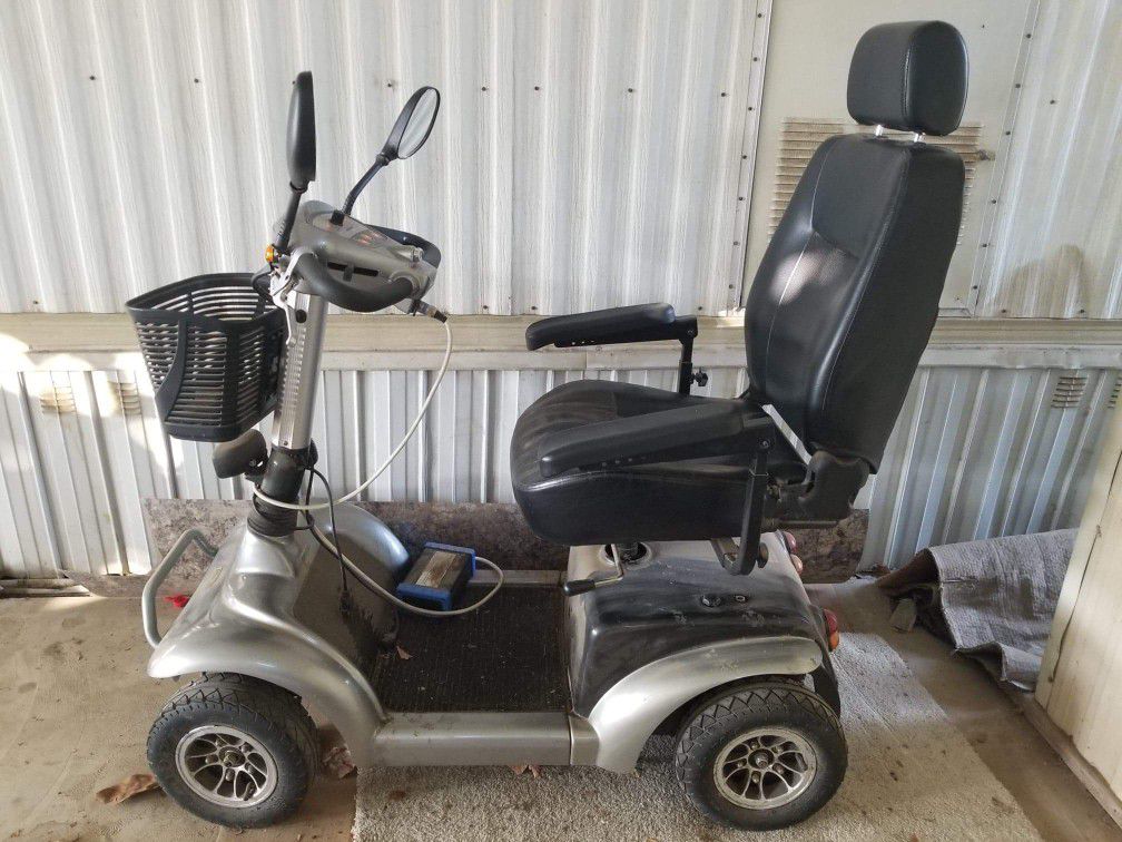 Mobility Scooter (Activecare Osprey 4410)