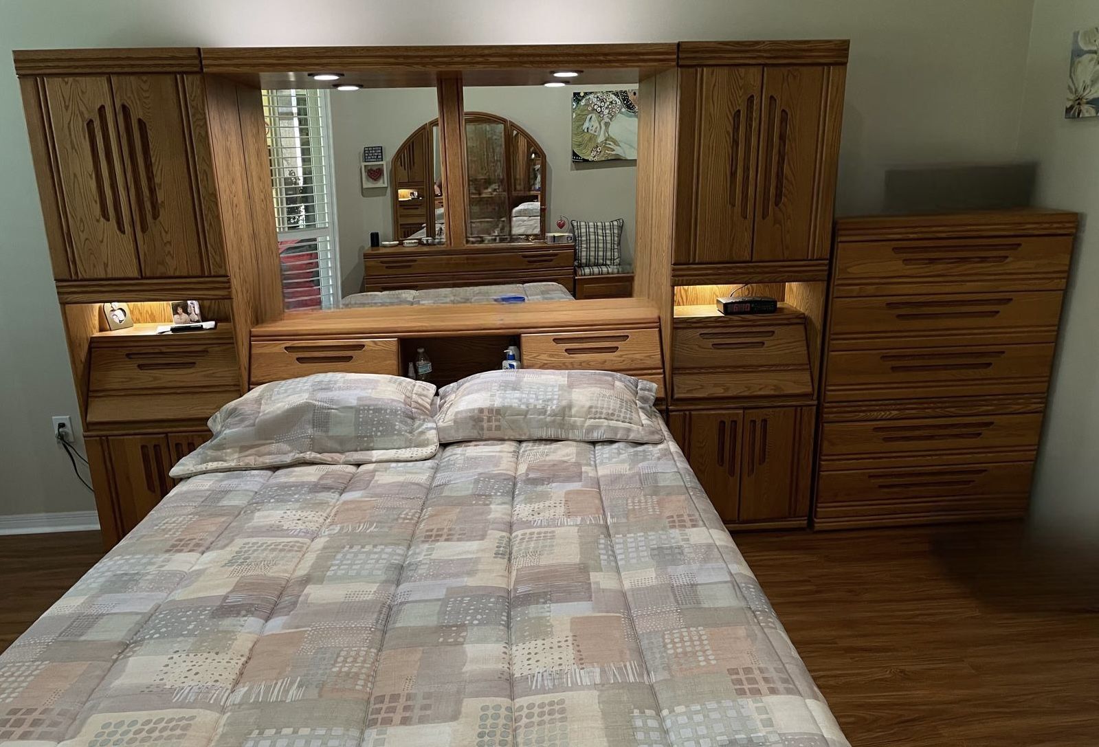 Oak Bedroom Set NEED GONE ASAP BEST PRICE