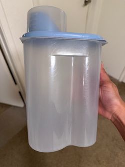 Dry food storage for pets