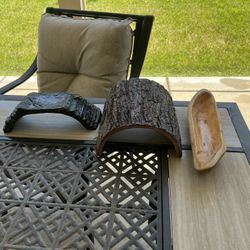 reptile hides and feeder