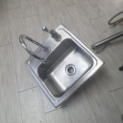 Stainless Sinks With Faucet 