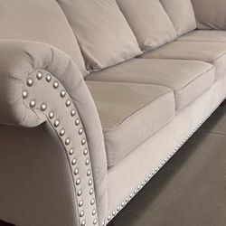 Cream/Beige Sectional Sofa – Clean – Nailhead Trim – Delivery Available 🚚