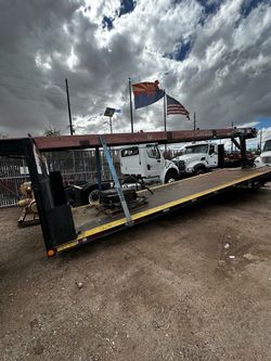 28’ Flatbed Trailer with Integrated Roofing Conveyor Belt