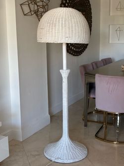 Lámpara vintage de mimbre de los años 70", "Estilo Hongo / Mushroom Lamp" y "Palm Beach Regency".