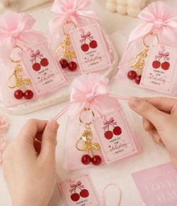 60 pcs : 60pcsCherry Keychains With Organza Gift Bags And Tags, Suitable For Baptism, Baby Shower, Birthday Party Favors, Religious Memorial