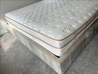 Saatva Classic Luxury Firm Queen Mattress — Like New! ** Slept on only 2 nights**