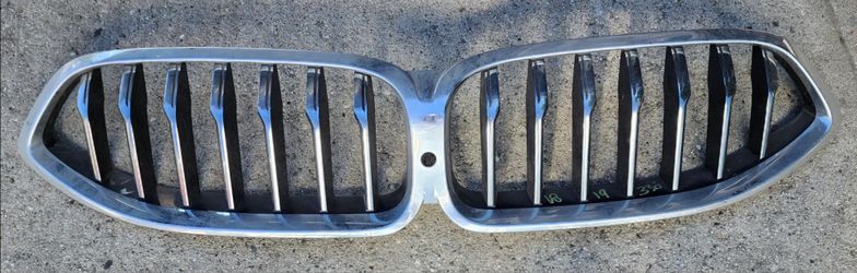 2019 2020 2021 2022 2023 BMW 8 SERIES  840i FRONT BUMPER UPPER VENT GILL