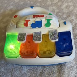 1999 FISHER PRICE Vintage light up top piano from Fisher Price. Press  keys  colorful lights dance as one of 5 songs are played. Includes classical se