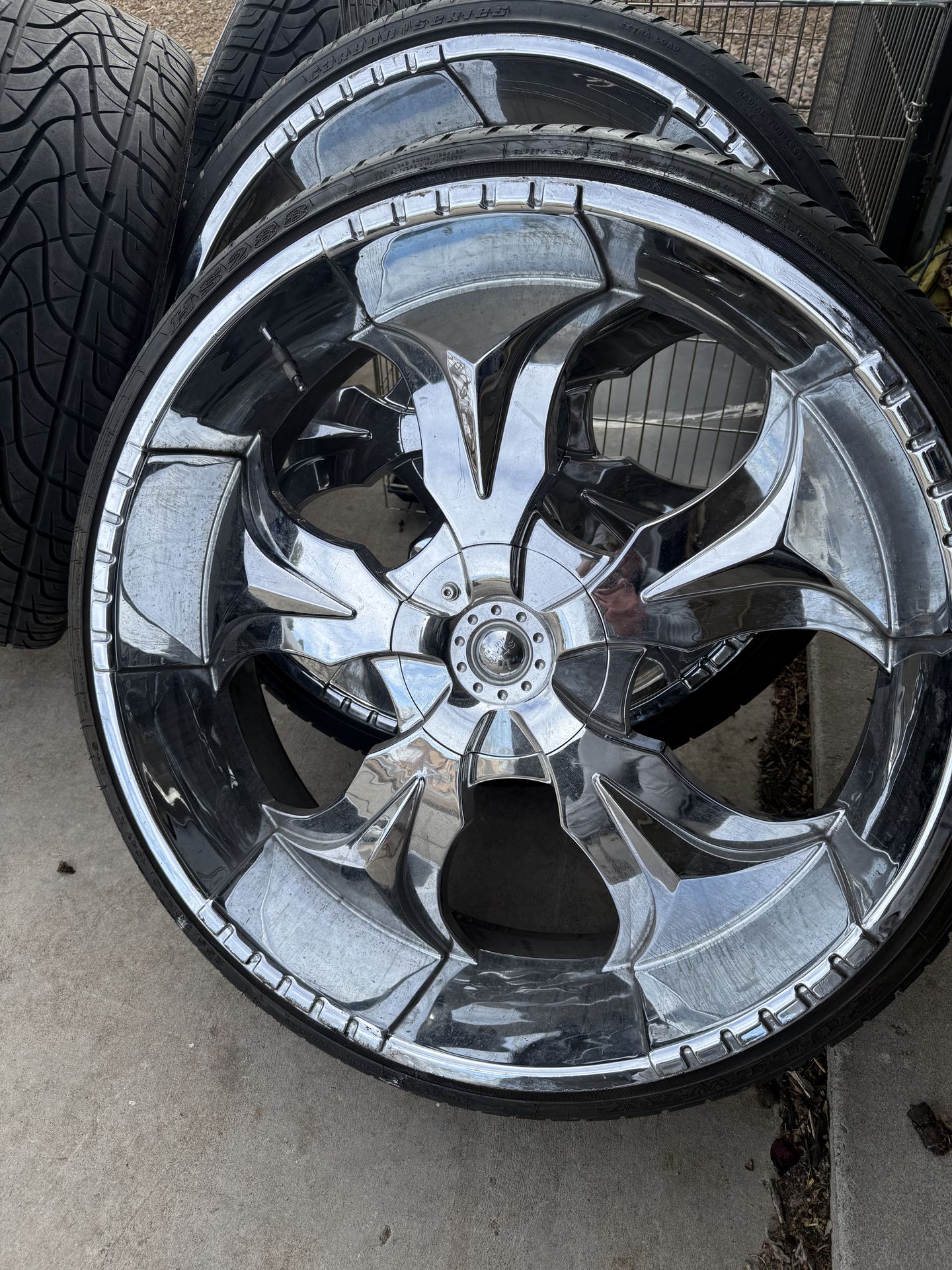 Spring time 30inch rim for Sale in Thornton, CO - OfferUp