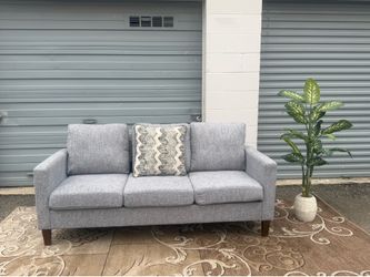 🔥 LIKE NEW GREY SOFA – CLEAN, MODERN, FREE DELIVERY 🚚 🔥