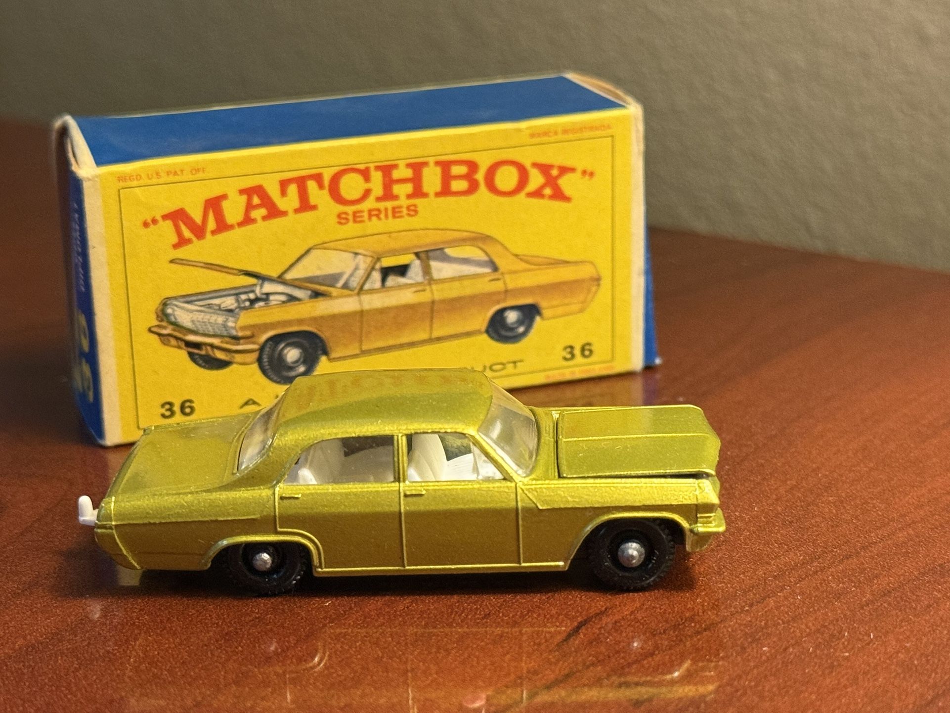Matchbox Lesney England Gold #36 Opal Diplomat vintage 1960s