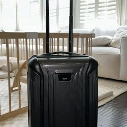 Tumi TEGRA continental Carbon Fiber 4-Wheeled Carry-On Spinner / Luggage