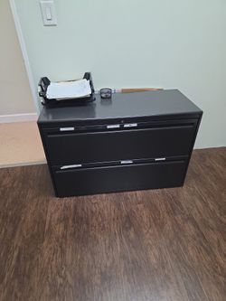Metal Fil8ng Cabinet