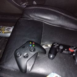 Selling Xbox Controller And PS4 Good Condition 