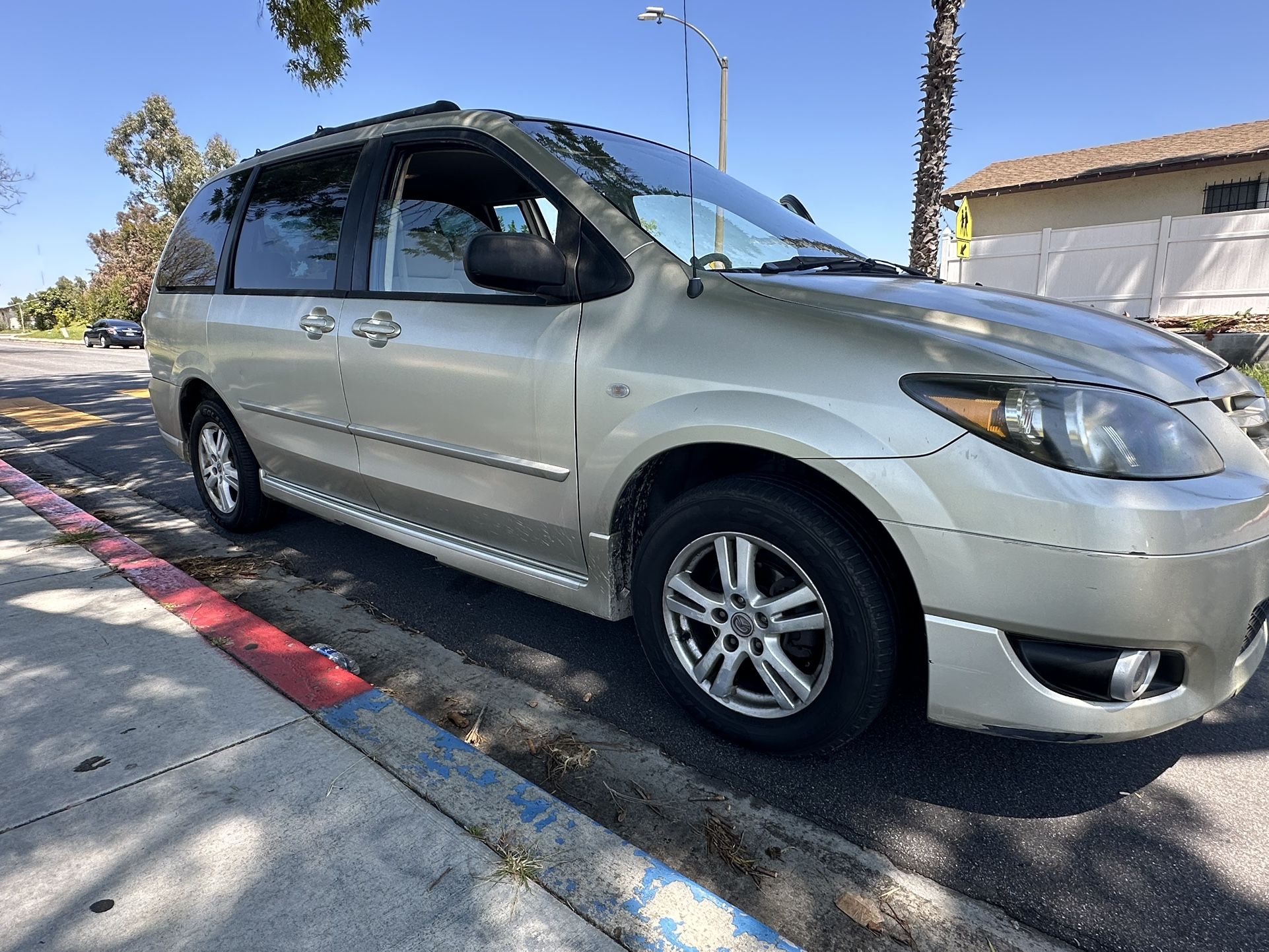 2005 Mazda MPV