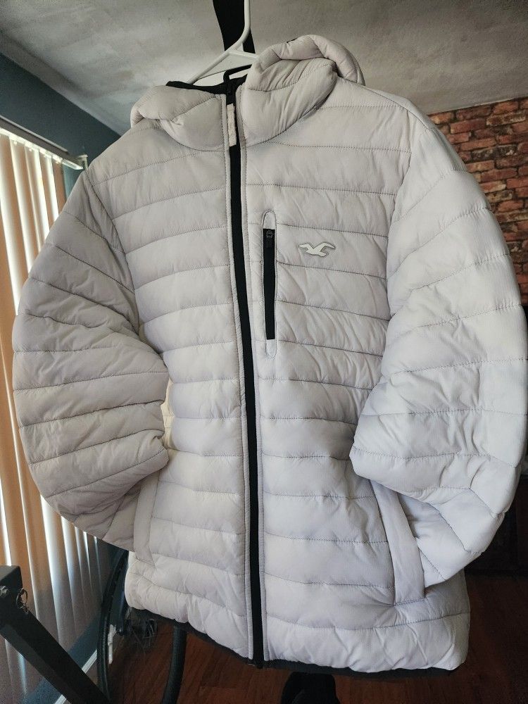 White Hollister puffer jacket w inside pockets