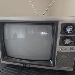 1980s Vintage Samsung CRT TV. 