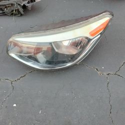 2014-2019 Kia Forte Halogen Bulb Headlights With Lights Bulbs And Accessories OEM. It's In Good Condition. 