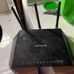 Netgear Router Cheap . Works. Needs Power Adapter