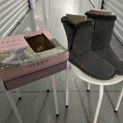 Size 9 Boots With The Fur