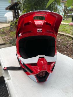 Fox v2 dirt bike helmet