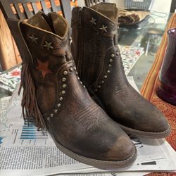 Women's cowboy boots short brown with fringe size 9