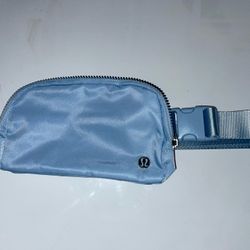lululemon everywhere belt bag light blue 