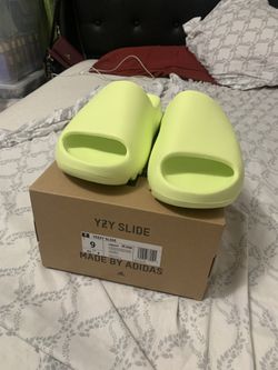 Yeezy Slides Glow Green Size 9men