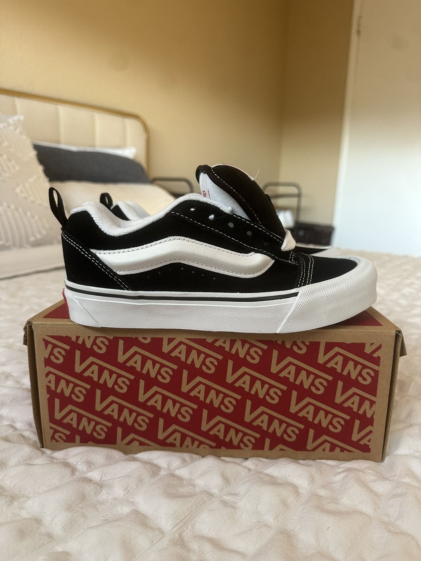 Knu Skool Vans Size 4