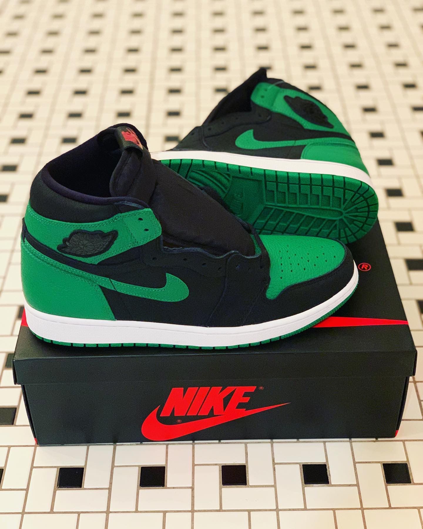 Nike Air Jordan 1 Retro High Pine Green Size 11 Brand New in Box