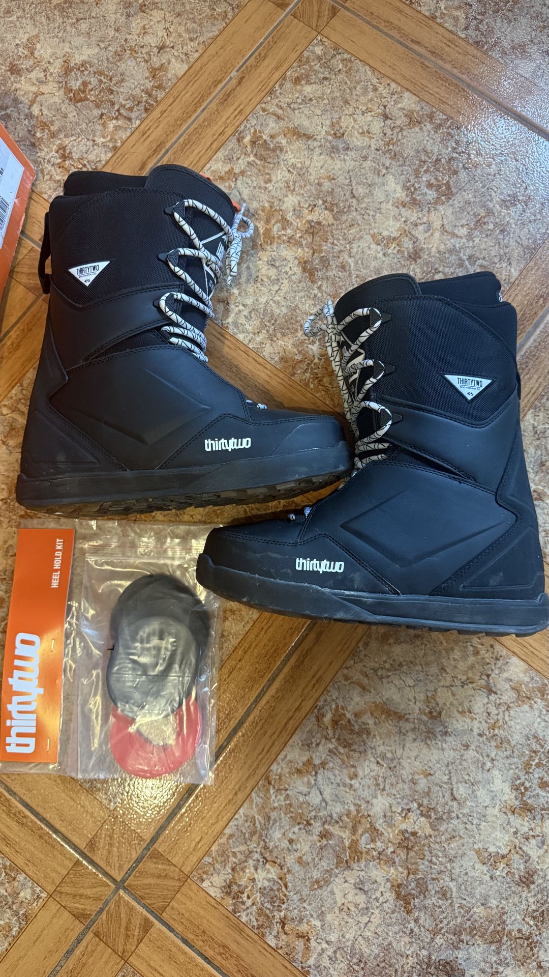 Men’s snowboarding boots