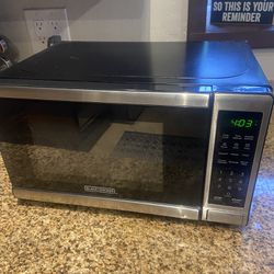 Microwave (700W Black And Decker)