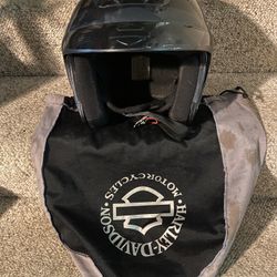 Harley Davidson Helmet Size XL Black Ultra Jet Black ORIGINAL M2005 with soft case bag.   Very light use.  Very nice condition with a few light scuff/