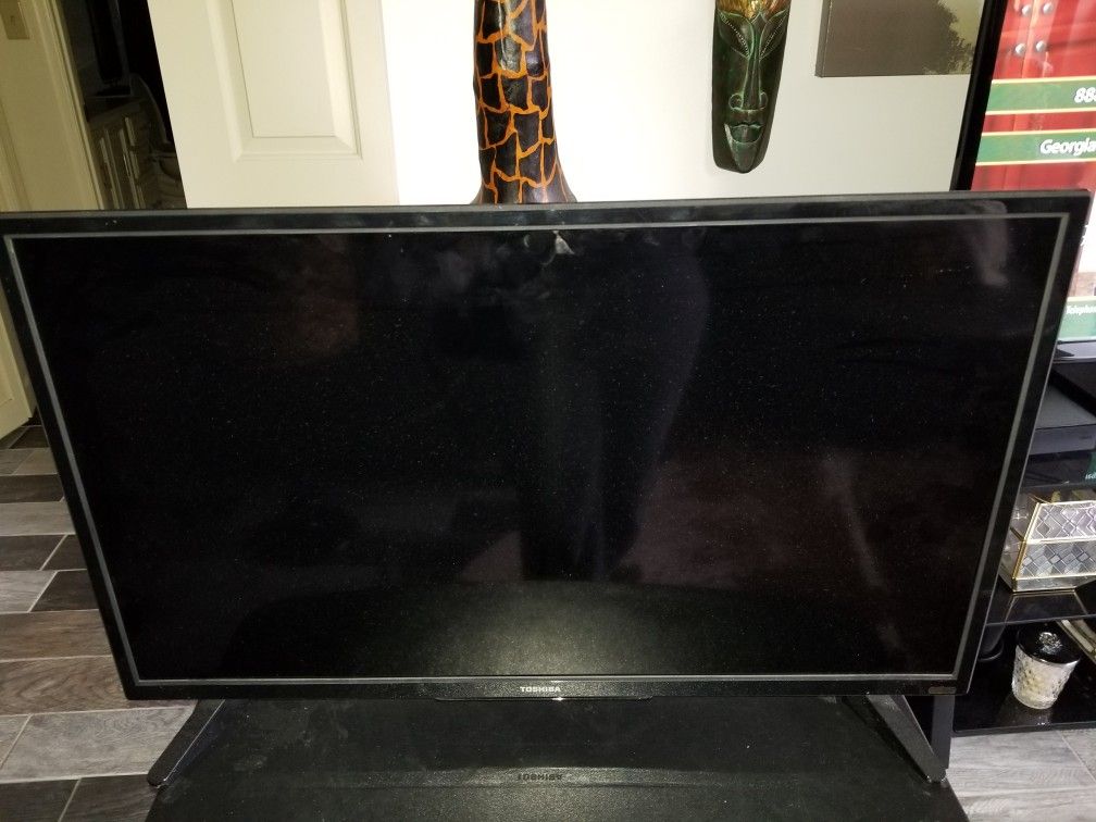 Toshiba 32 Inch TV with Chromecast