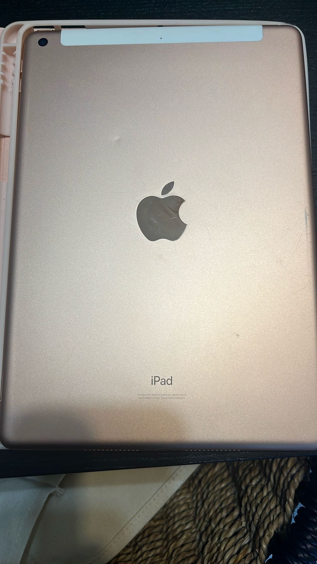 ROSE GOLD! Apple iPad 8th Generation with Bluetooth Foldable Keyboard Case