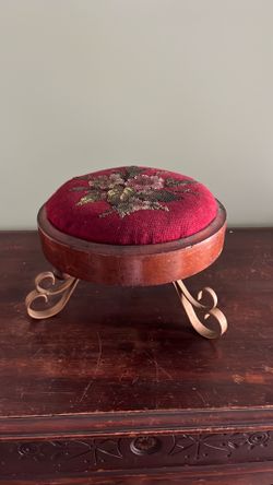 Vintage  Victorian - Style  Needlepoint  Footstool