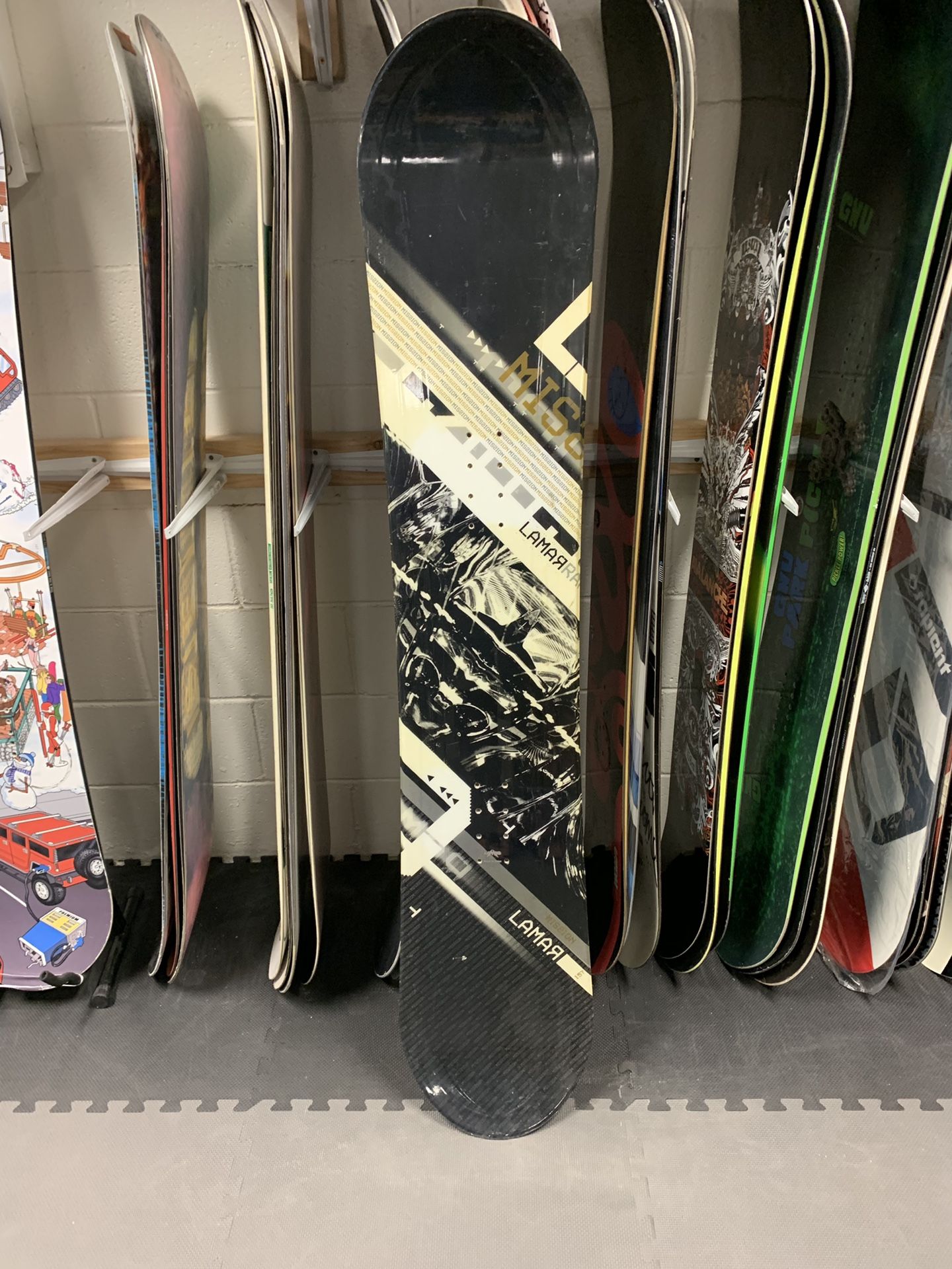 Lamar 157 Mission snowboard with warranty