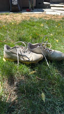 Gold NIKE vapor baseball cleats