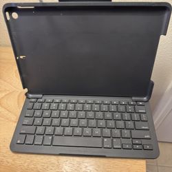 Logitech IPad (7th, 8th and 9th Generation) Keyboard Case