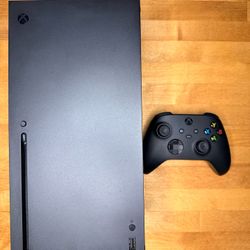 Xbox Series X 1TB Complete in Box + Battery Pack