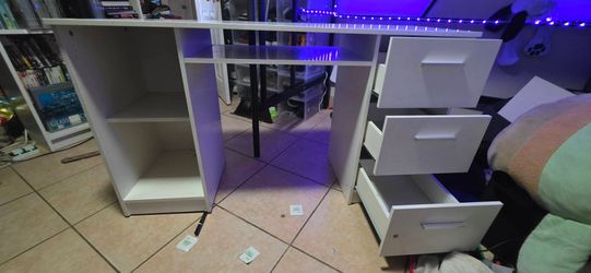 White desk with cubbies and drawers