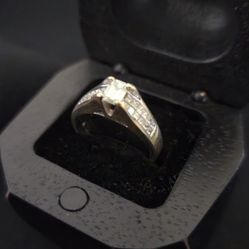 Emerald Cut 1 Carat Diamond Ring