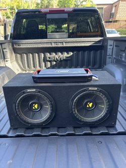 Speaker Box With Kicker 10’s And amp  200$Obo