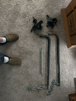 Weight distribution springs and shackles for towing