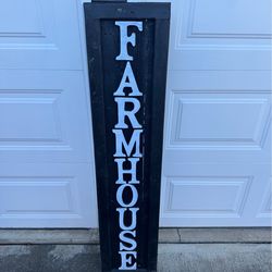 Wood “FARMHOUSE” sign